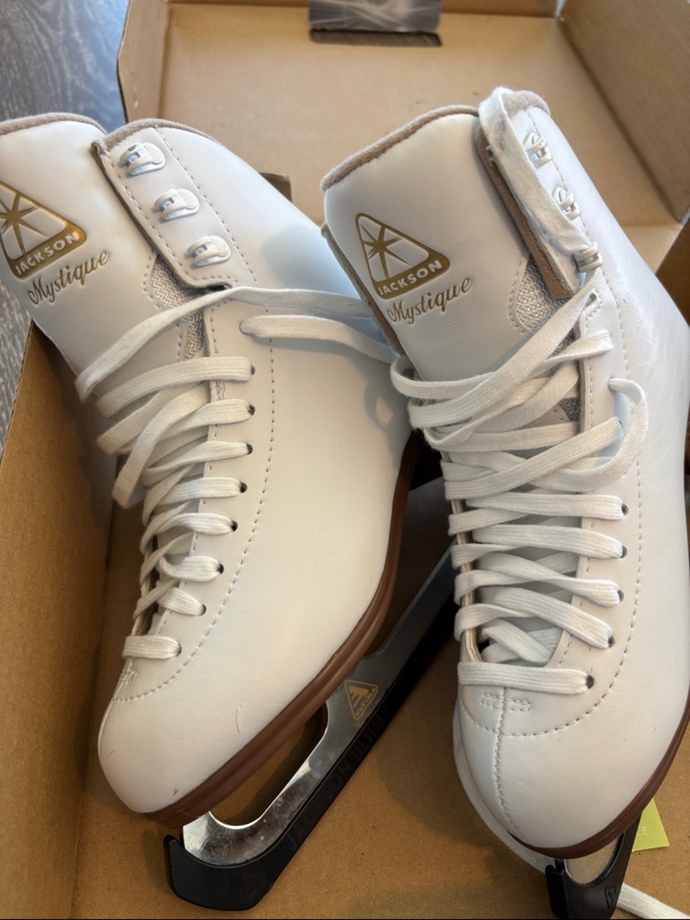 JACKSON White Mystique Figure Skates with Brown Trim